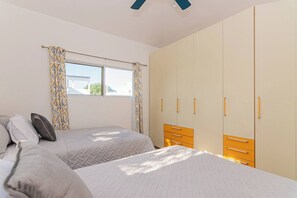 Strykejern/-brett, internettilgang, sengetøy og rullestolvennlig