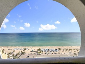 On the beach - Cozy Oasis in a Luxury Hotel w/Daily Cleaning (Fort Lauderdale)