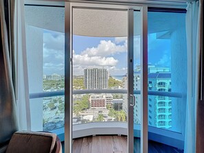 Interior - Cozy Oasis in a Luxury Hotel w/Daily Cleaning (Fort Lauderdale)