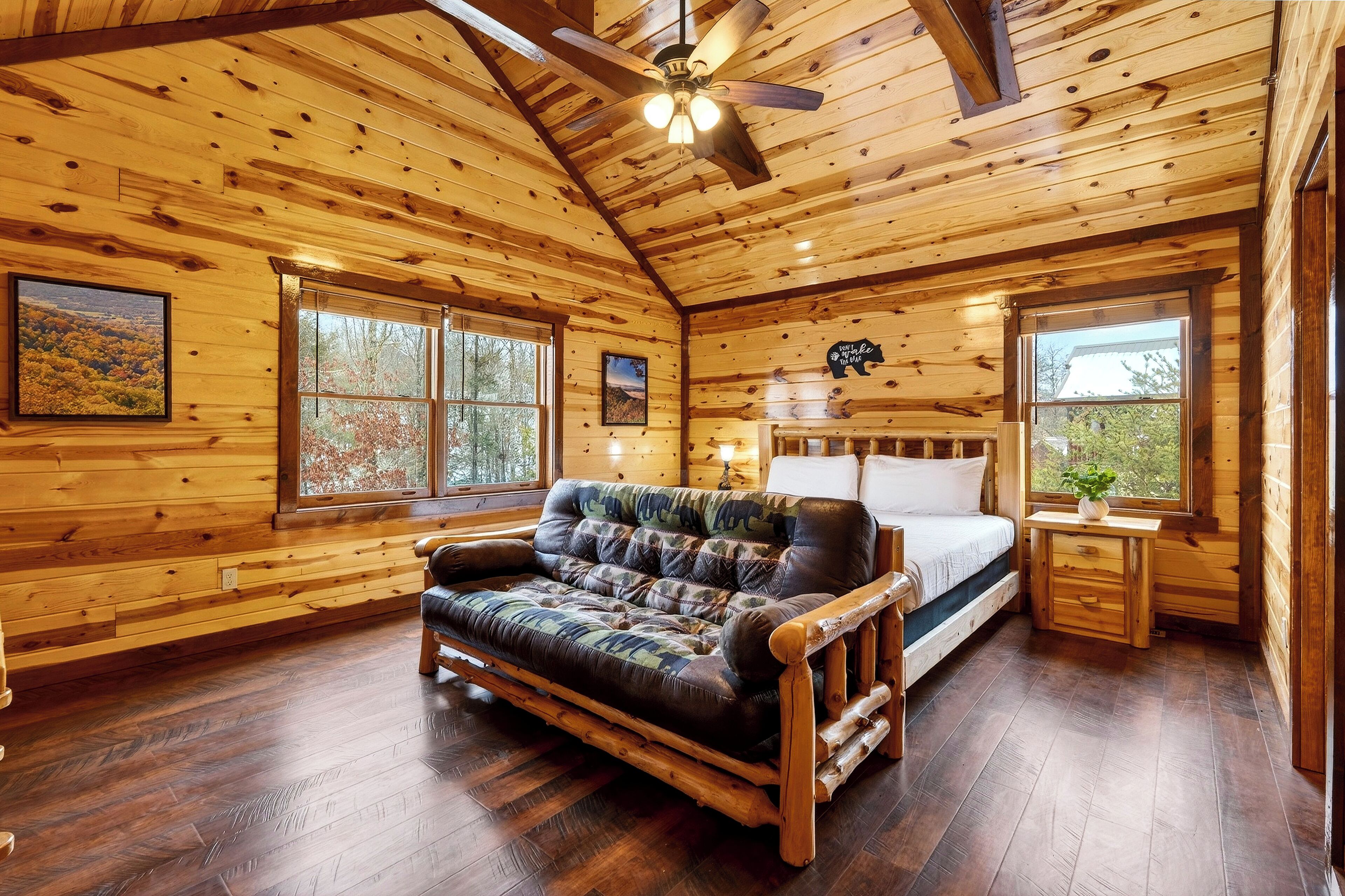 Älytelevisio, takka, videopelejä, pöytäjalkapallopöytä