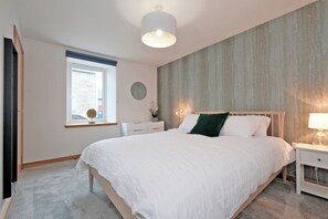 Tabla de planchar con plancha, wifi y ropa de cama 