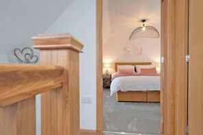 4 bedrooms, iron/ironing board, free WiFi