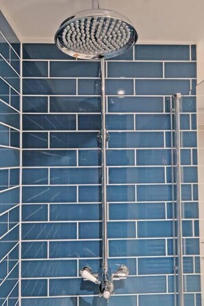 Shower, hair dryer - Clifftop Coastal Retreat with Panoramic Moray Firth Views (Portknockie)