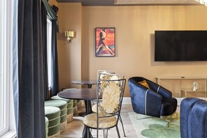 Dining - Hottub + Speakeasy Lounge + Premium Karaoke + Rooftop + Near Downtown Nashville (Nashville)