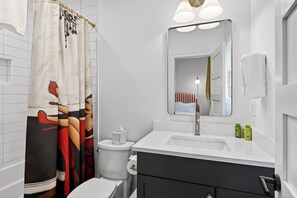 Shower, hair dryer, towels - Hottub + Speakeasy Lounge + Premium Karaoke + Rooftop + Near Downtown Nashville (Nashville)