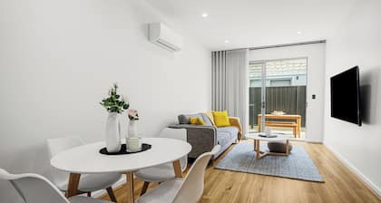 Relax by the Beach, Close to Everything - Minutes from City & Airport!