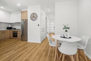 Private kitchen - Relax by the Beach, Close to Everything - Minutes from City & Airport! (Flinders Park)