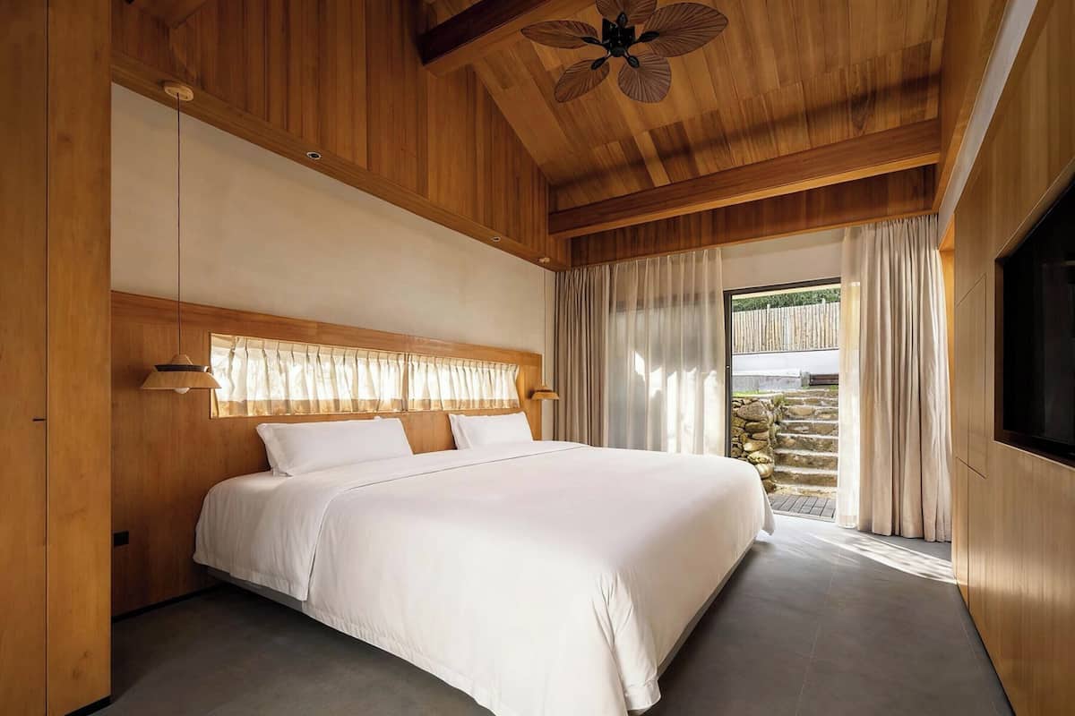 Phòng đôi Deluxe | Minibar với thức uống miễn phí, két bảo mật tại phòng, bàn