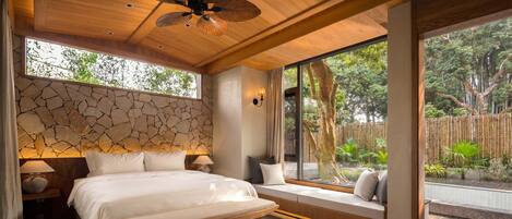 Lyxsvit | Gratis produkter i minibar, värdeförvaringsskåp på rummet och skrivbord