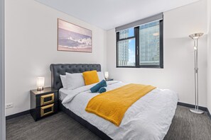 2 bedrooms, iron/ironing board, free WiFi, bed sheets - 2BR East End Escape | Parking + Balcony + Cinema (Adelaide)