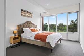 2 bedrooms, iron/ironing board, free WiFi, bed sheets - Adelaide Parkside Escape | 2BR + Gym + Parking (Adelaide)