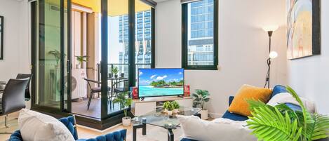 Smart TV, futbolito y libros