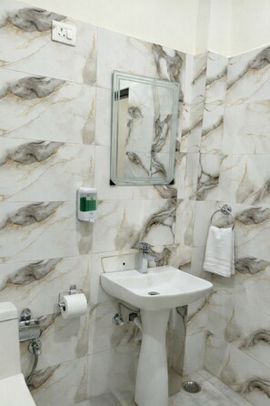 Deluxe Double Room, Courtyard View | Bathroom | Free toiletries, towels, soap, shampoo - Bodhi Residency (Greater Noida)