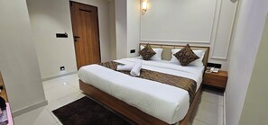 办公桌、笔记本电脑工作区、熨斗/熨板、免费 WiFi