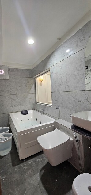 免费洗浴用品、拖鞋、毛巾、肥皂