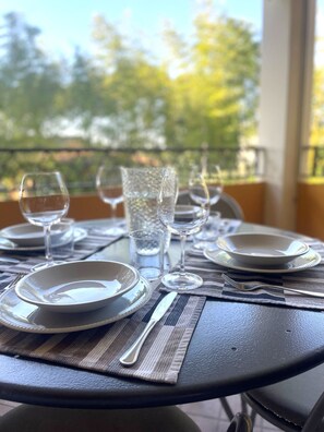 Dining - Casa Santi_sleeps 8, swimming pool and lake 50 steps away (Toscolano-Maderno)