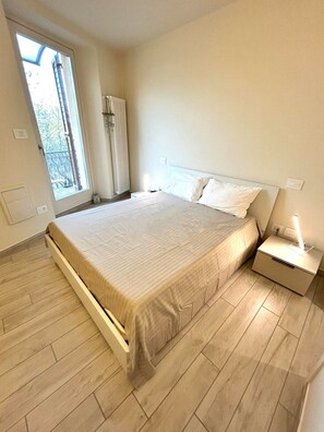 2 bedrooms, iron/ironing board, free WiFi, bed sheets - Casa Piccolo – Charm and Design in the Heart of Maderno (Toscolano-Maderno)