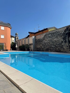 Pool - Mansarda del Gallo_Penthouse with Lake View and Swimming Pool (Salò)