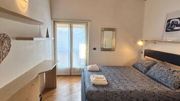 Bügeleisen/Bügelbrett, kostenloses WLAN, Bettwäsche