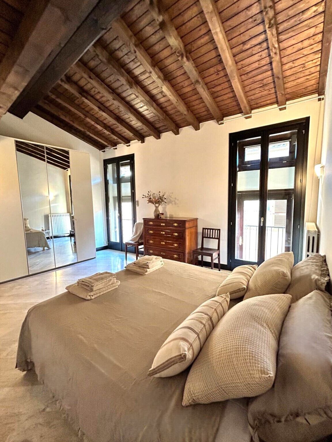 Iron/ironing board, free WiFi, bed sheets