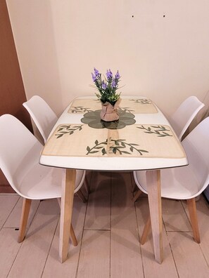 Dining - Studio Suite Near Venice Grand Canal (Taguig)