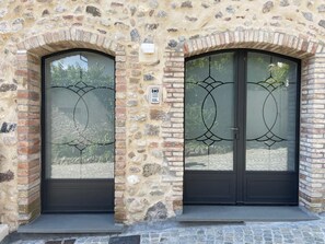 Exterior detail - Dimora del Torchio – Panoramic Pool and Jacuzzi (Soiano del Lago)