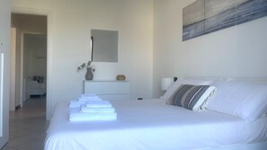 2 bedrooms, free WiFi, bed sheets - Casa Chiaretto_Swimming pool and relaxa in the heart of Moniga (Moniga del Garda)