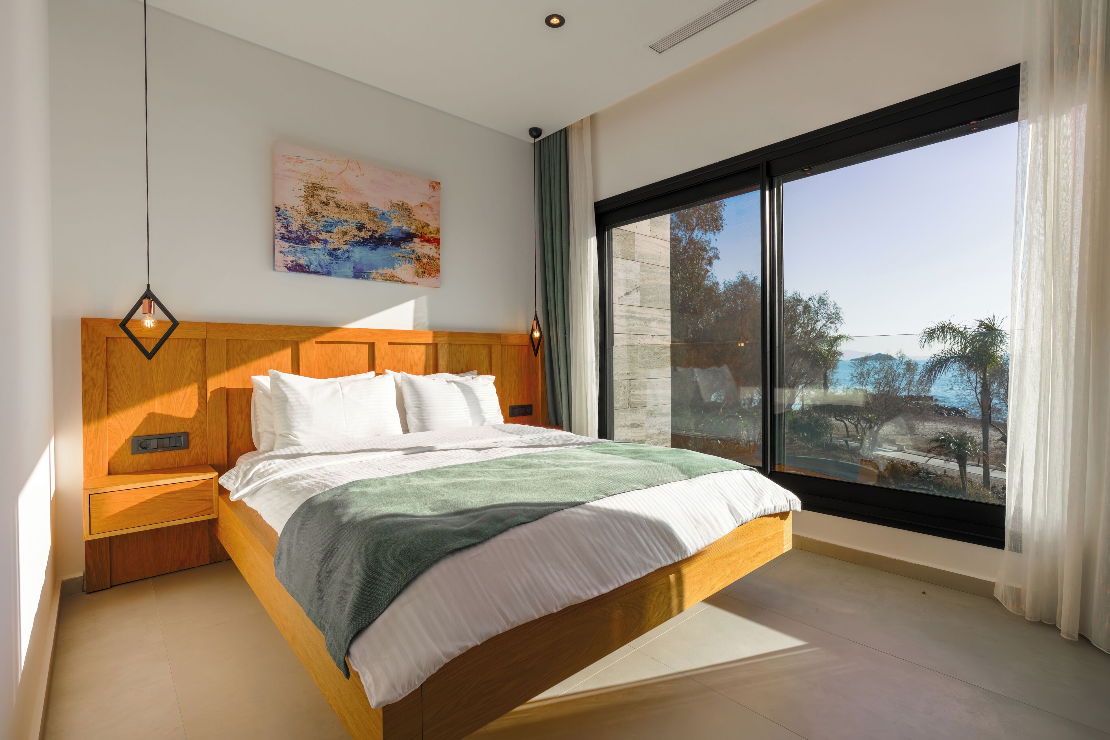 Suite, vistas al mar | Ropa de cama de alta calidad, caja fuerte, cortinas opacas