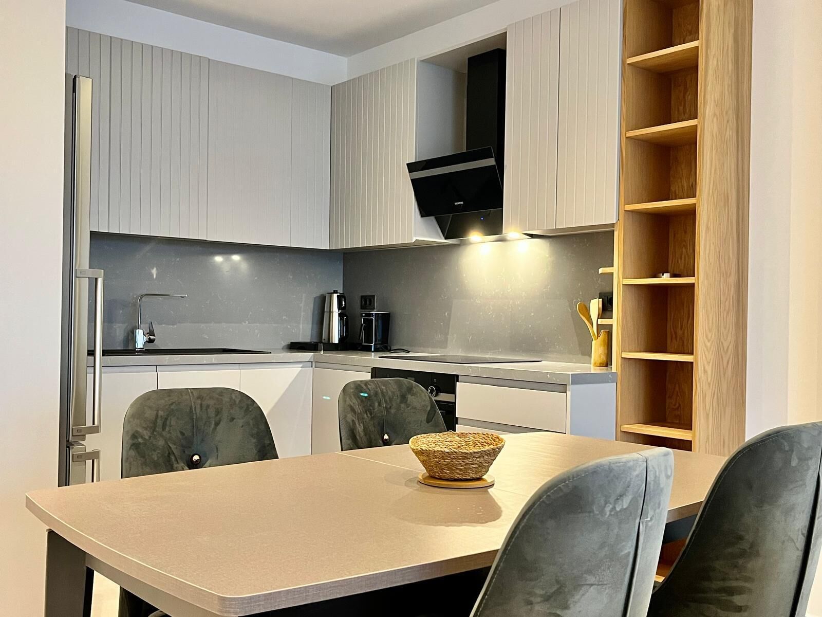 Family Suite, Sea View | Tempat makan