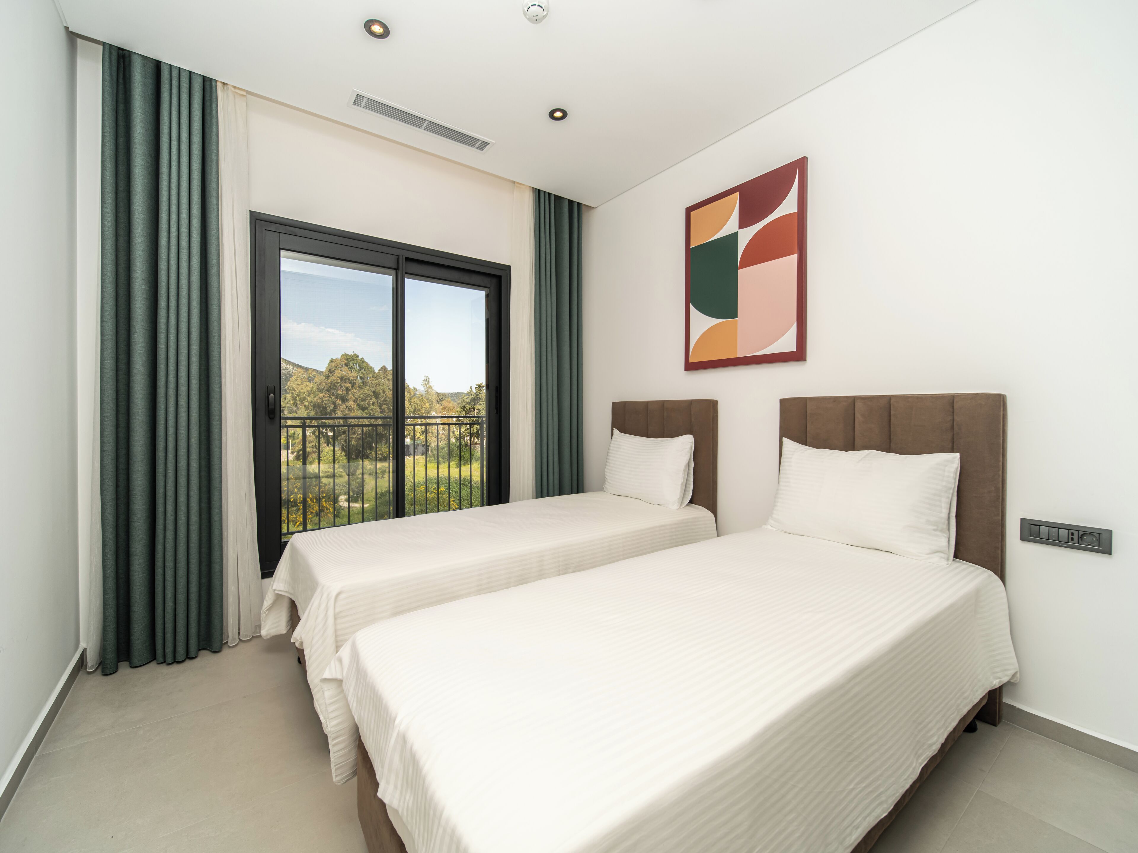 Suite, Sea View | Peralatan tempat tidur premium, peti besi dalam bilik 