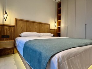 家庭套房, 海景 | 高級寢具、客房內保險箱、遮光布/窗簾、熨斗/熨衣板