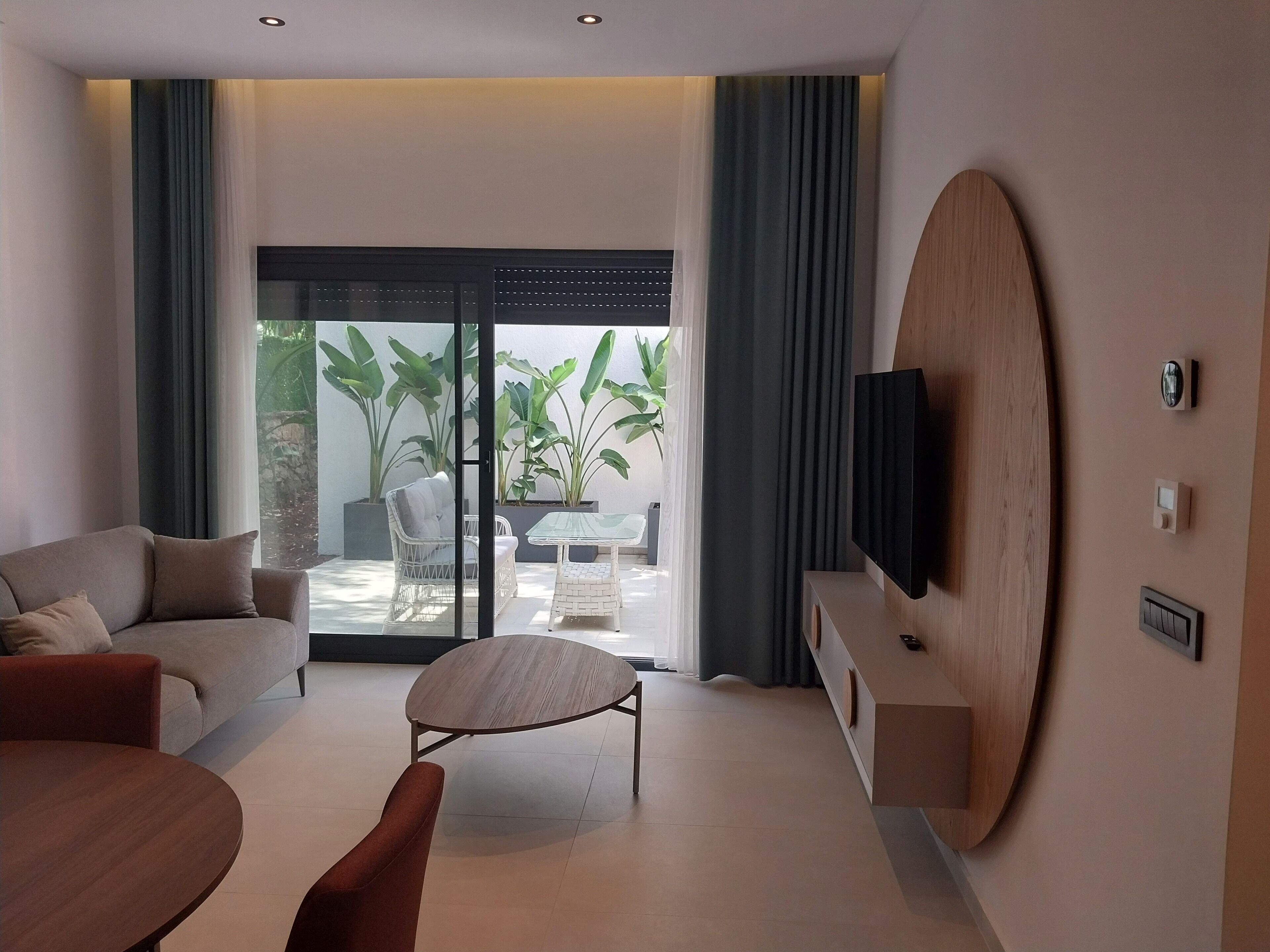 Standard Suite | Ruang tamu | TV Plasma 