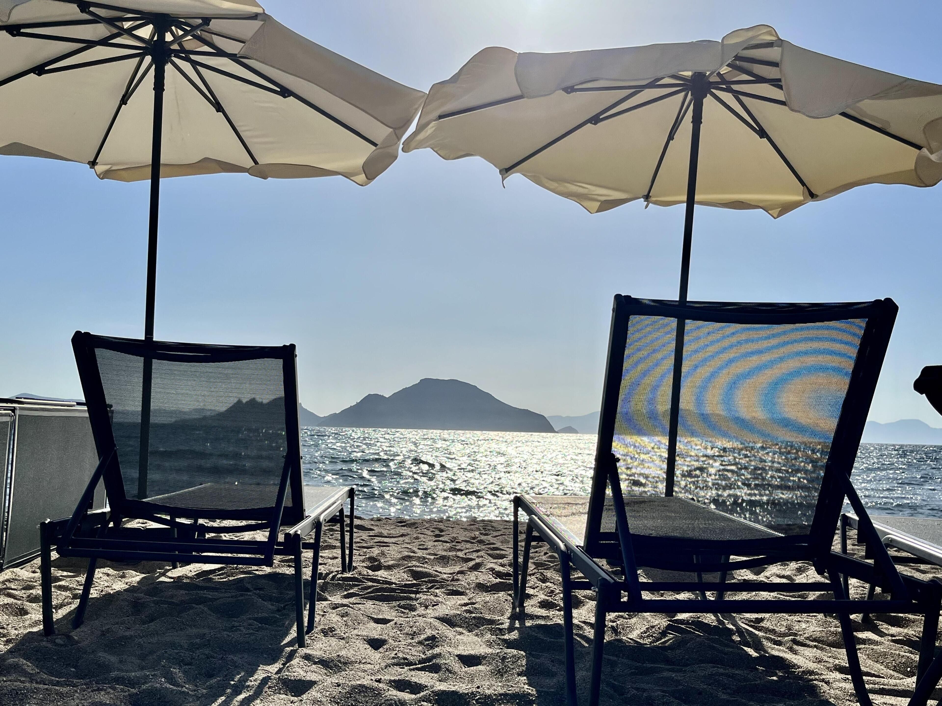 Beach nearby, sun-loungers, beach umbrellas