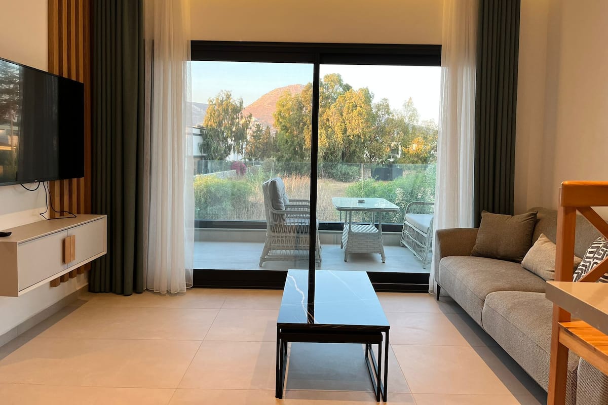 Studio Suite | Living area | Plasma TV