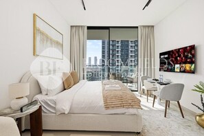 Iron/ironing board, free WiFi - Bloomfields Cozy STU Binghatti Azure (Dubai)