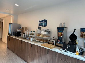Free daily self-service breakfast  - Clarion Pointe Kent - Seattle South (Kent)