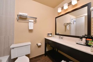 Bathroom - Clarion Pointe Kent - Seattle South (KENT)