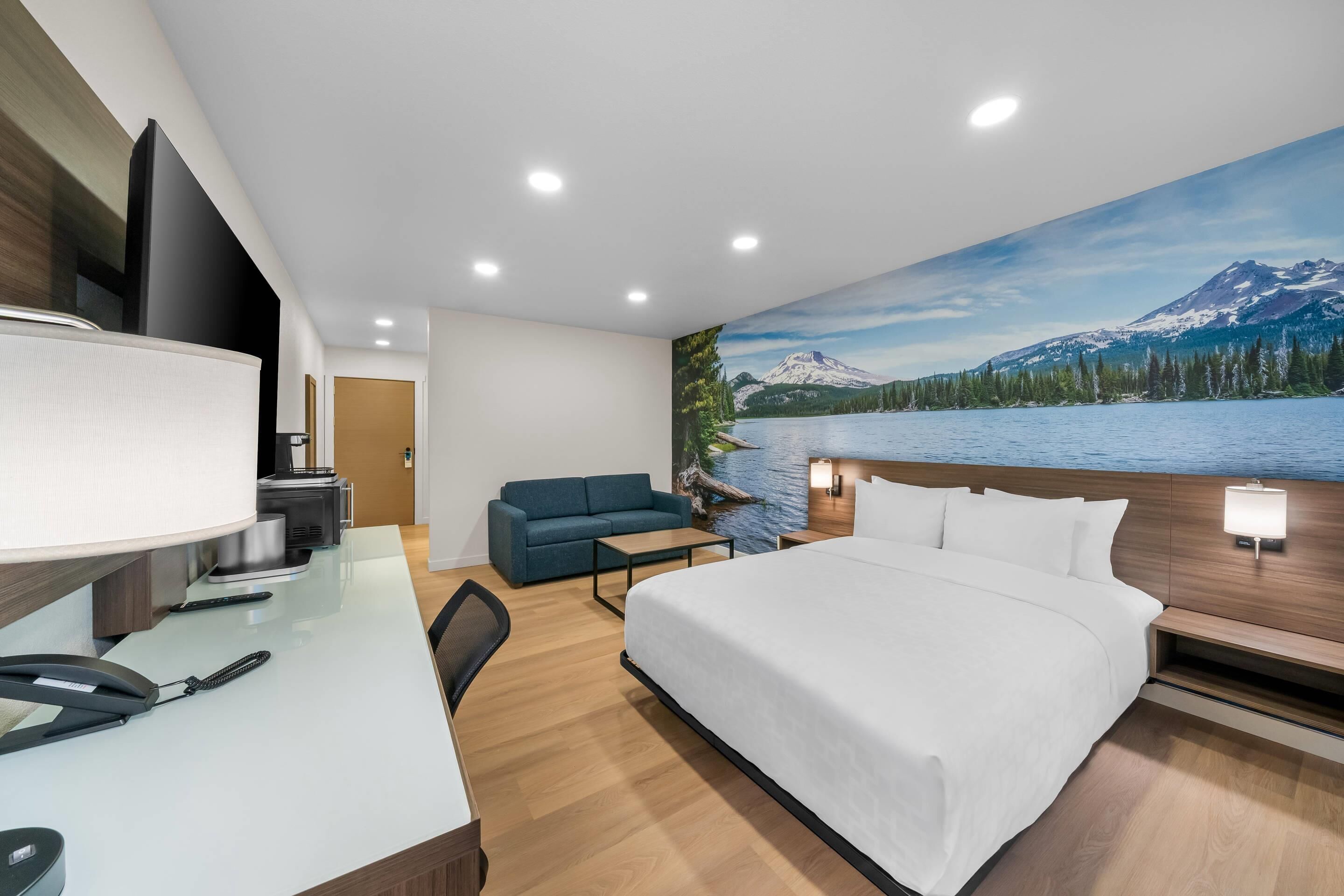 Room, 1 Queen Bed, Accessible, Non Smoking | Desk, blackout drapes, iron/ironing board, WiFi (free)