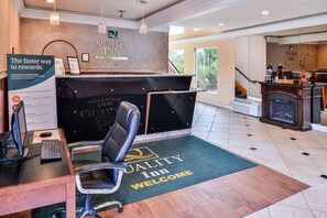 Lobby - Clarion Pointe Kent - Seattle South (KENT)
