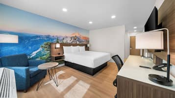 Standard Room, 1 King Bed, Non Smoking | Desk, blackout drapes, iron/ironing board, WiFi (free)