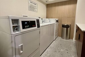 Interior - Clarion Pointe Kent - Seattle South (Kent)