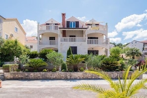 Exterior - Apartments Paco - Two-Bedroom Apartment with Terrace and Sea View A2 (ST) (Postira)