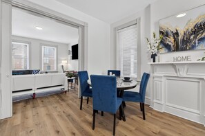 Dining - Spacious 3-bedroom house with AC in pleasant St. Louis (St. Louis)