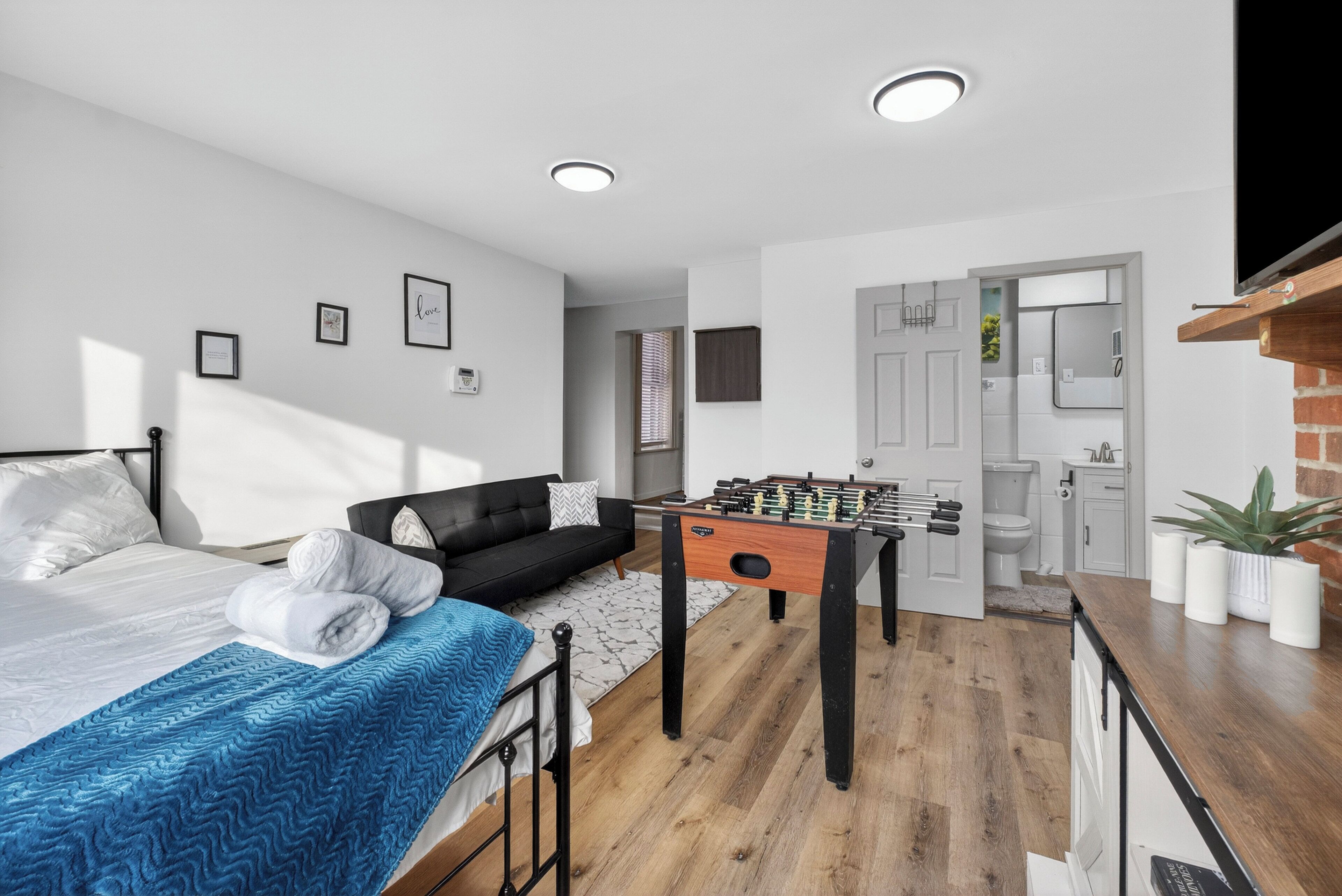 3 bedrooms, desk, iron/ironing board, free WiFi