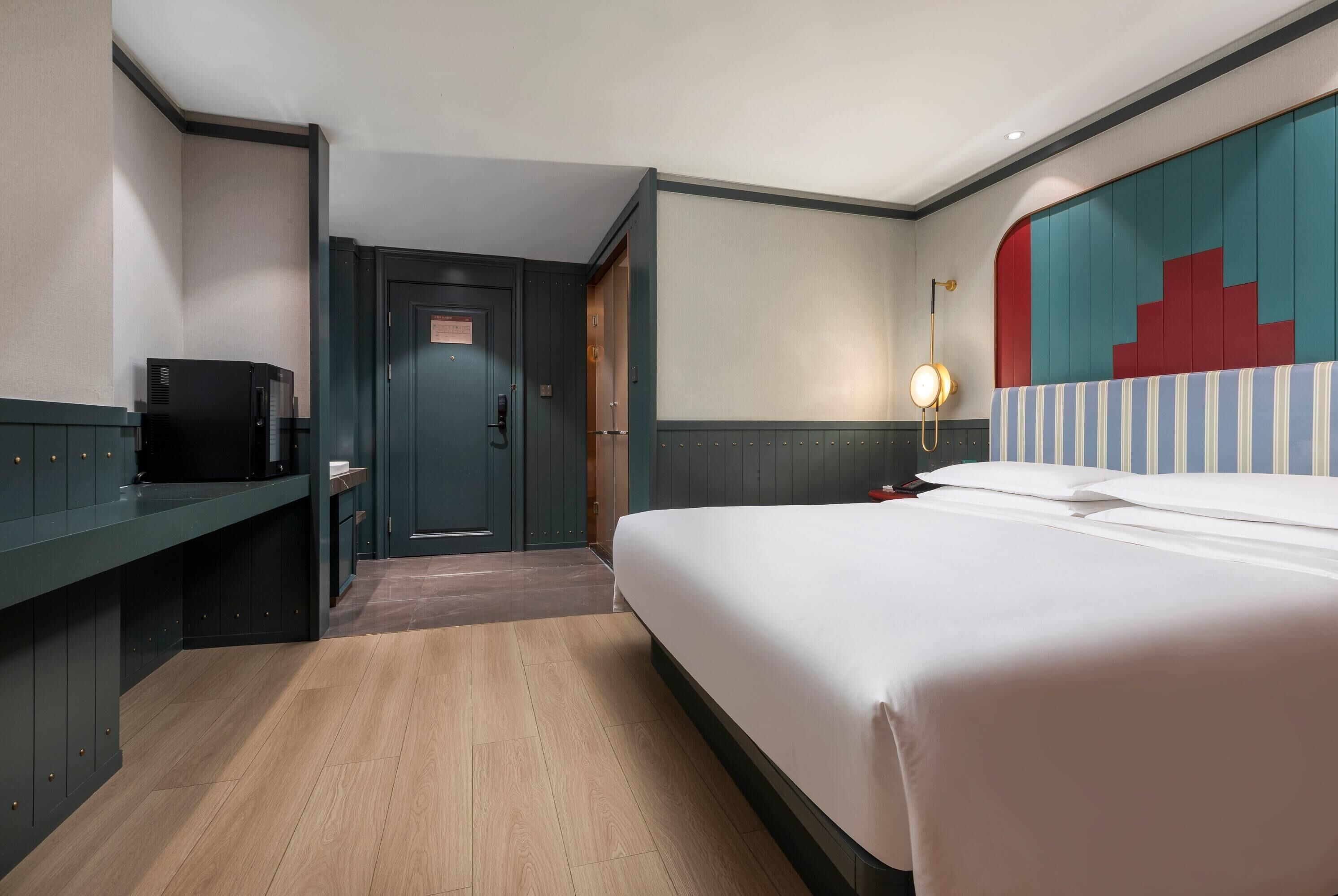 Deluxe Room, 1 King Bed, Non Smoking