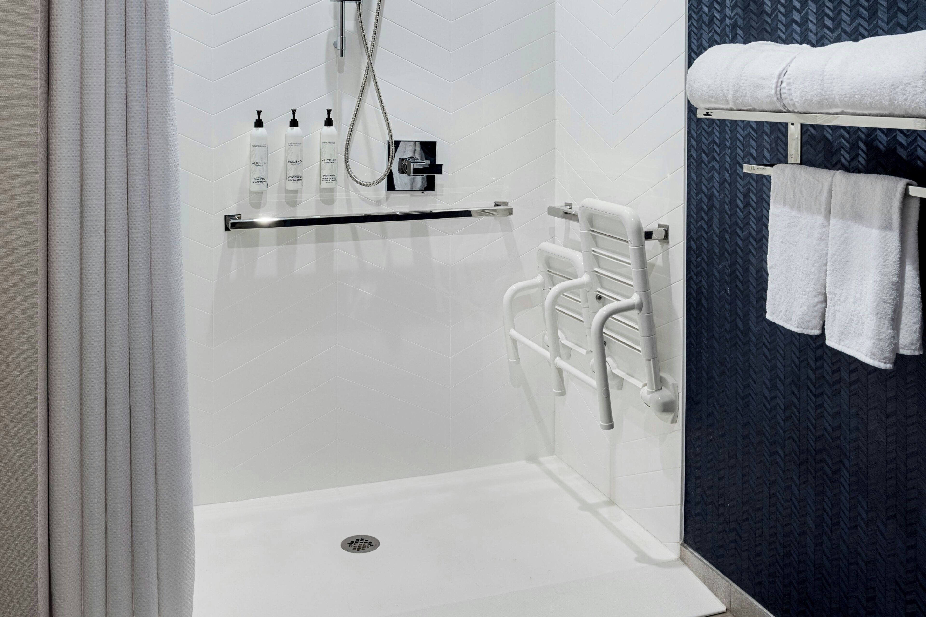 Room, 1 King Bed | Bathroom