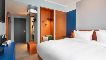 Hypo-allergenic bedding, free minibar, in-room safe, iron/ironing board