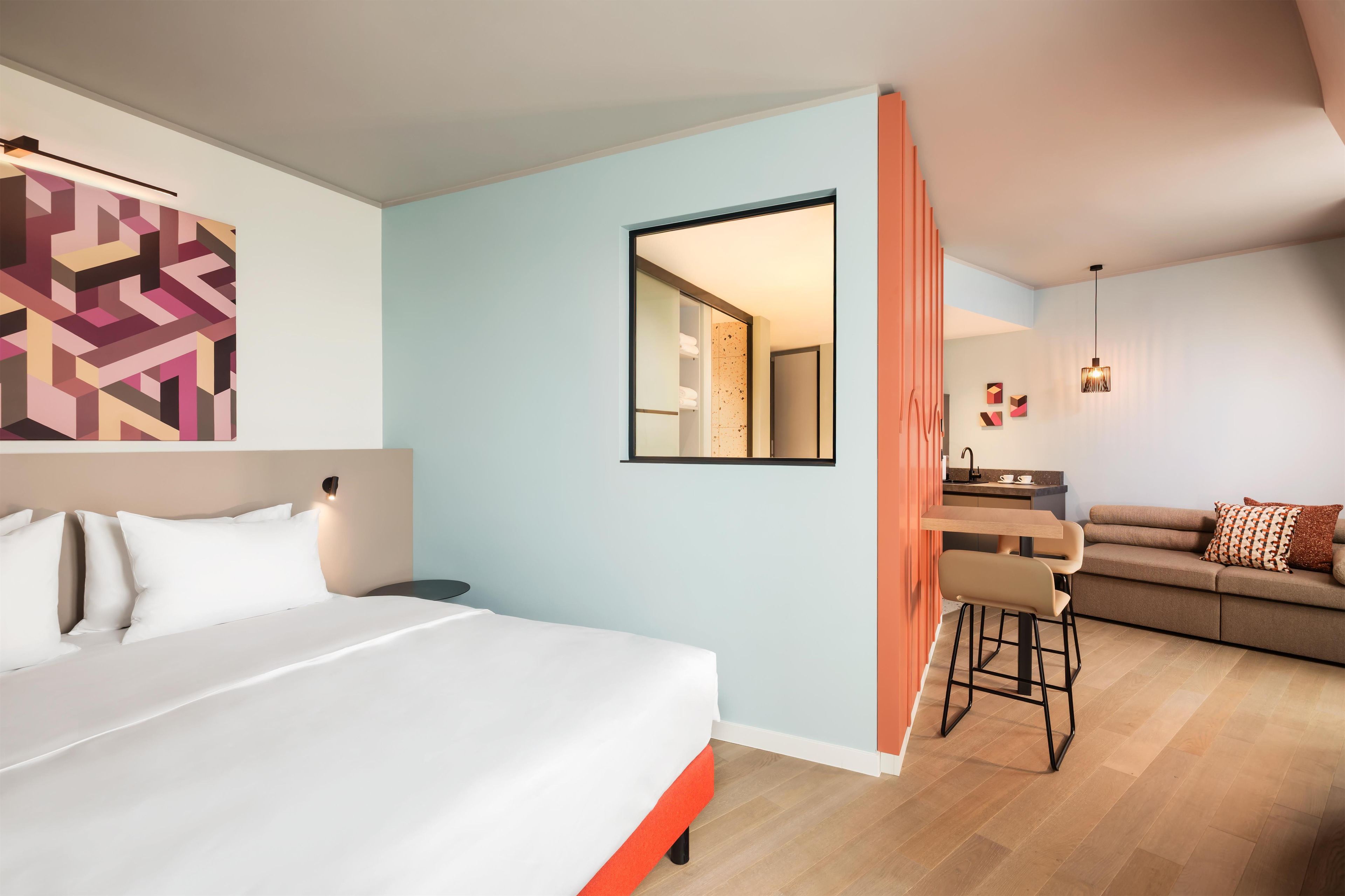 Monolocale, 1 letto king | Biancheria da letto ipoallergenica, minibar con snack e bevande gratuite