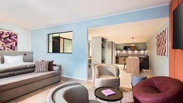 Deluxe Studio, 1 King Bed