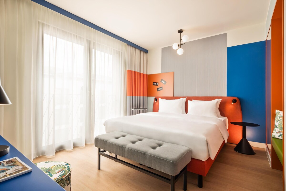 Deluxe Room, 1 King Bed